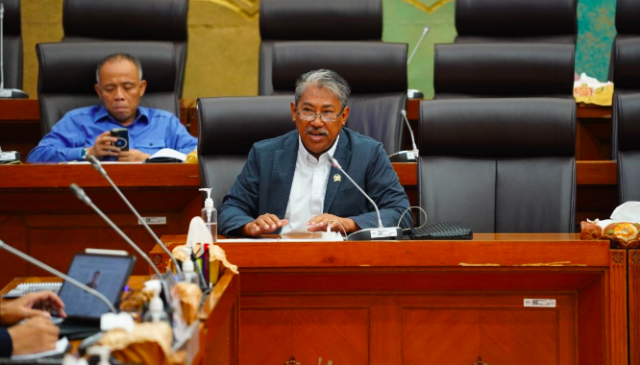 Anggota Komisi VII DPR RI, Mulyanto dalam Rapat Dengar Pendapat (RDP) bersama Ditjen ILMATE. (Dok. DPR RI) Anggota Komisi VII DPR RI, Mulyanto dalam Rapat Dengar Pendapat (RDP) bersama Ditjen ILMATE. (Dok. DPR RI)