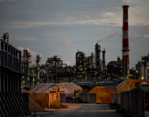 Hengjaya Mineralindo Raih Nilai Keberlanjutan Terbaik di Sektor Tambang Nikel Ilustrasi indsutri nikel. (Foto: Freepik.com)