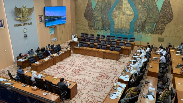 Kementerian ESDM saat melakukan rapat dengar pendapat (RDP) bersama Komisi VII DPR RI. (Foto: Lili Handayani) Kementerian ESDM saat melakukan rapat dengar pendapat (RDP) bersama Komisi VII DPR RI. (Foto: Lili Handayani)