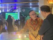Dukung Keberlanjutan Lingkungan, Ceria Berpartisipasi pada Festival PPKL KLHK 2024 Deputi Presiden Direktur PT Ceria Nugraha Indotama, Djen Rizal, menjelaskan perkembangan proyek Smelter 'Merah Putih' & Good Mining Practices Ceria kepada Sekretaris Ditjen Pengendalian & Pencemaran Lingkungan KLHK RI, Tulus Laksono. (dok.PT Ceria)