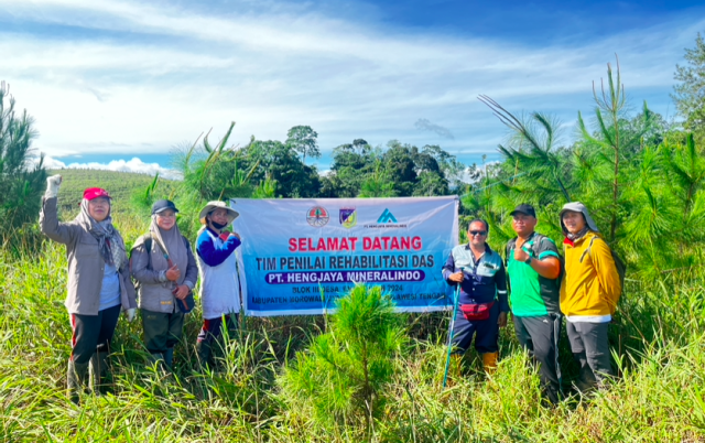 PT Hengjaya Mineralindo mendapat apresiasi atas dedikasi dan komitmen dalam agenda rehabilitasi Daerah Aliran Sungai (DAS). (Foto.dok. PT Hengjaya Mineralindo) PT Hengjaya Mineralindo mendapat apresiasi atas dedikasi dan komitmen dalam agenda rehabilitasi Daerah Aliran Sungai (DAS). (Foto.dok. PT Hengjaya Mineralindo)