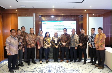 Penandatanganan amandemen perjanjian jual beli tenaga listrik perjanjian jual beli renewble energy certificate perjanjian pinjam pakai lahan antara PT PLN (Persero) UID Sulselrabar dengan PT Ceria Metalindo Prima. (Foto: dok PT Ceria Metalindo Prima)