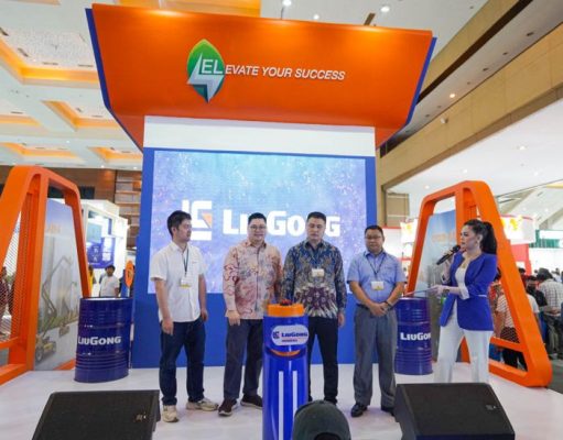 LiuGong Memimpin Pasar Material Handling Indonesia dengan Solusi Ramah Lingkungan Direktur Operational, Daniel Prayoga. Head Department of Strategic Product, Andy Qin. Sales Manager, Agung Prakosa. (Dok. LiuGong)
