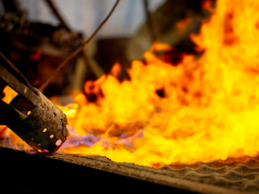 Kecelakaan Terjadi Lagi di PT ITSS, Komisi VII Desak Pemerintah Umumkan Hasil Audit Komprehensif Ilustrasi tungku smelter nikel. (Foto: Freepik.com)