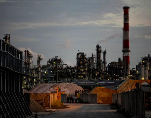 PT Vale Kerja Sama dengan Ford dan Huayou, Bangun Smelter Nikel Berstandar ESG Ilustrasi smelter nikel High-Pressure Acid Leaching (HPAL). (Freepik.com)