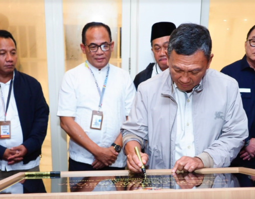 Menteri ESDM RI Resmikan Pusat Peribadatan Ceria di Kolaka Menteri Energi dan Sumber Daya Mineral (ESDM), Arifin Tasrif, meresmikan dua pusat peribadatan milik PT Ceria Nugraha Indotama (Ceria). (Dok. Ceria)