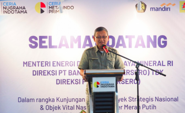 Menteri Energi dan Sumber Daya Mineral (ESDM) Republik Indonesia, Arifin Tasrif, saat melakukan kunjungan kerja di Proyek Strategis Nasional (PSN) & Objek Vital Nasional (Obvitnas) Smelter Merah Putih PT Ceria Nugraha Indotama (Ceria) di Wolo, Kabupaten Kolaka. (Dok. Ceria) Menteri Energi dan Sumber Daya Mineral (ESDM) Republik Indonesia, Arifin Tasrif, saat melakukan kunjungan kerja di Proyek Strategis Nasional (PSN) & Objek Vital Nasional (Obvitnas) Smelter Merah Putih PT Ceria Nugraha Indotama (Ceria) di Wolo, Kabupaten Kolaka. (Dok. Ceria)