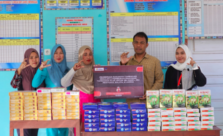 Sejumlah bantuan yang diserahkan Ceria kepada masyarakat lingkar tambang di Kecamatan Wolo, Kabupaten Kolaka, Sulawesi Tenggara. (dok. Ceria)