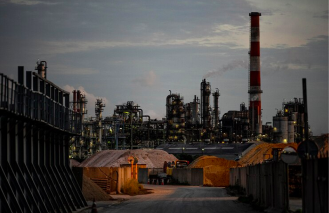 Ilustrasi smelter nikel. (freepik.com)