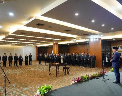 Mendag Zulkifli Hasan Lantik Delapan Pejabat Eselon I Kemendag Menteri Perdagangan Zulkifli Hasan melantik tujuh Pimpinan Tinggi Madya Kementerian Perdagangan dan satu Inspektur Jenderal Kepolisian RI sebagai Pejabat Struktural Eselon I Kemendag. (Dok. Kemendag)