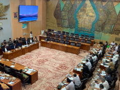 Menteri ESDM dan Komisi VII DPR RI Sepakati RPP Kebijakan Energi Nasional Rapat kerja antara komisi VII DPR RI dan Kementerian ESDM. (Foto: Lili Handayani/nikel.co.id)