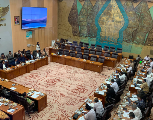 Menteri ESDM dan Komisi VII DPR RI Sepakati RPP Kebijakan Energi Nasional Rapat kerja antara komisi VII DPR RI dan Kementerian ESDM. (Foto: Lili Handayani/nikel.co.id)