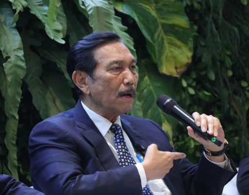 Menko Luhut Minta Generasi Muda Semakin ‘Melek’ Krisis Iklim Menteri Koordinator Bidang Kemaritiman dan Investasi (Menko Marves) Luhut Binsar Pandjaitan.