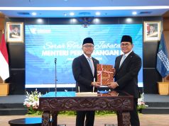 Serah Terima Jabatan Menteri Perdagangan, Zulkifli Hasan kepada Budi Santoso Serah terima jabatan Menteri Perdagangan (Mendag) dari Zulkifli Hasan kepada Budi Santoso.