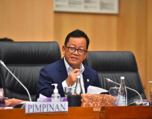 Komisi XII Pastikan BK DPR Selaras Hasilkan Kebijakan Demi Kemaslahatan Rakyat Indonesia Wakil Ketua Komisi XII DPR RI Sugeng Suparwoto pertemuan dengan Badan Keahlian (BK) DPR RI guna mempersiapkan pendalaman isu-isu strategis terkait ESDM, lingkungan hidup, dan investasi. (Dok. DPR RI)