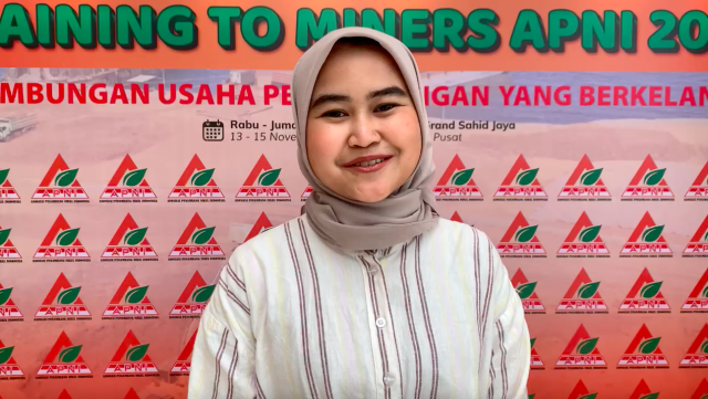 Salah satu peserta TTM APNI 2014. Zaiza Salsa Khoirunnisa, Junior Geologist AKA Geosains Consulting. (Foto: Lili Handayani/nikel.co.id) Salah satu peserta TTM APNI 2014. Zaiza Salsa Khoirunnisa, Junior Geologist AKA Geosains Consulting. (Foto: Lili Handayani/nikel.co.id)