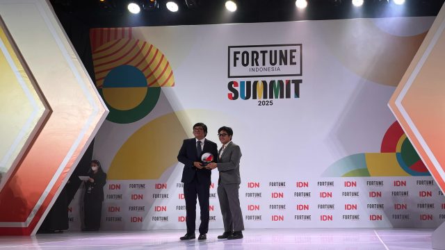 Head of Sustainability dari Nickel Industries Limited, Muchtazar saat menerima penghargaan Fortune Indonesia Change The World 2024. (Dok. Nickel Industries Limited)