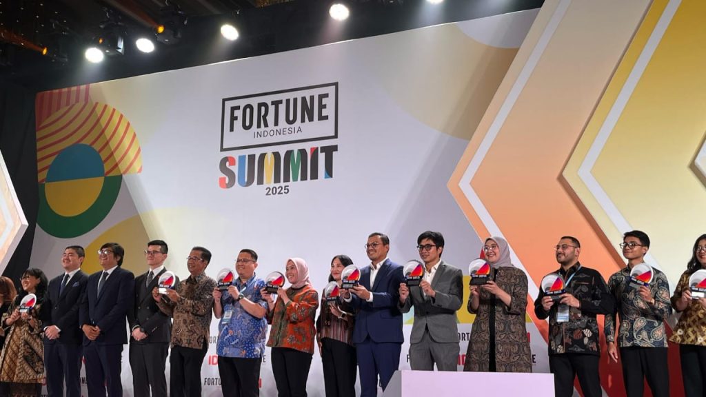 Head of Sustainability dari Nickel Industries Limited, Muchtazar saat menerima penghargaan Fortune Indonesia Change The World 2024. (Dok. Nickel Industries Limited)