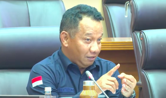 Direktur Jenderal Mineral dan Batubara (Dirjen Minerba), Tri Winarno saat RDP bersama Komisi XII, DPR RI. Direktur Jenderal Mineral dan Batubara (Dirjen Minerba), Tri Winarno saat RDP bersama Komisi XII, DPR RI.