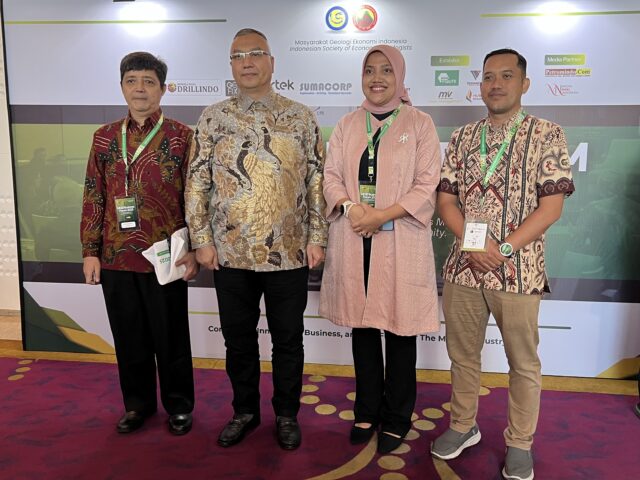 (Ki-Ka) Direktur Teknik dan Lingkungan Mineral dan Batubara Kementerian Energi dan Sumber Daya Mineral (ESDM), Hendra Gunawan; Deputi Bidang Perencanaan Penanaman Modal Kementerian Investasi dan Hilirisasi/BKPM, Dedi Latip; Ketua Umum MGEI, Rosalyn Wullandhary dan Ketua MGEI Business Forum 2025, Rizki Arianto. (Dok. MNI)