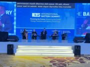FINI: Indonesia harus Punya Standar ESG Nasional Ketua Forum Industri Nikel Indonesia (FINI), Arif Perdana Kusumah saat memberi tanggapan pada sesi panel, downstreaming Indonesia 's Nickel Production Global Battery Manufacturing. (Dok. MNI)