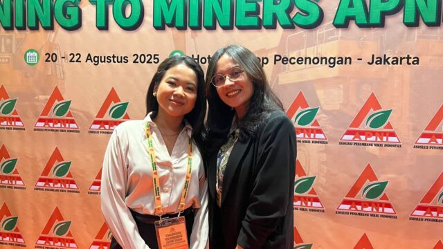 Perwakilan dari PT Ceria, Senior Business Development, Stevani Luciana (Kanan) bersama rekan. (Dok.MNI)