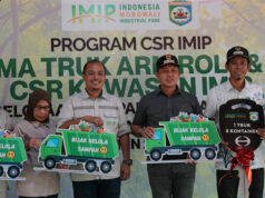 Peduli Lingkungan, IMIP Berikan 8 Kontainer Sampah dan Truk