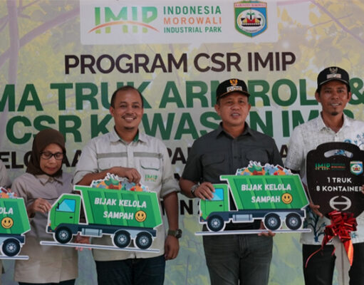 Peduli Lingkungan, IMIP Berikan 8 Kontainer Sampah dan Truk