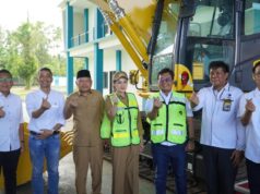 Dukung SDM Vokasi Maluku Utara, United Tractors Hibahkan Ekskavator Komatsu PC210-10M0