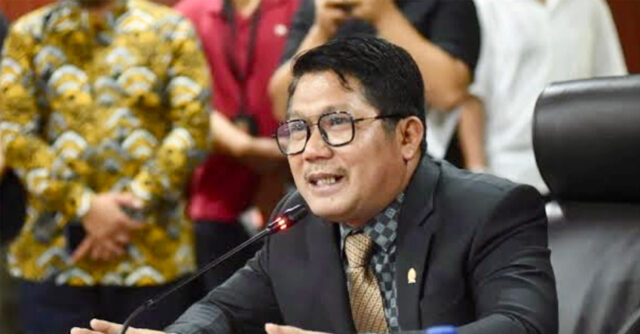 Beniyanto Tamoreka, Komisi 12 foto Fgolkar