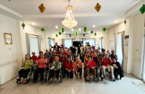 Hangatnya Kepedulian di Tengah Rintik Hujan, APNI Charity Hadirkan Senyum di Panti Werdha Wisma Mulia