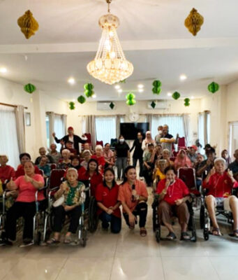 Hangatnya Kepedulian di Tengah Rintik Hujan, APNI Charity Hadirkan Senyum di Panti Werdha Wisma Mulia