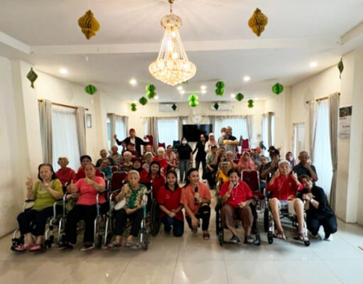 Hangatnya Kepedulian di Tengah Rintik Hujan, APNI Charity Hadirkan Senyum di Panti Werdha Wisma Mulia