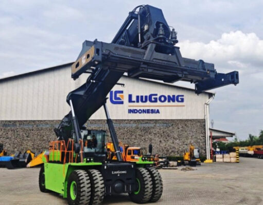 Langkah Baru Menuju Logistik Hijau, LiuGong Indonesia Kirim Reach Stacker Elektrik Perdana