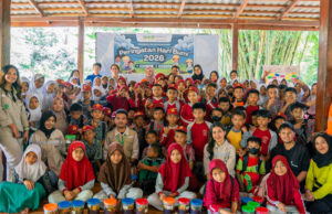 Peringati Hari Bumi, Huayue dan IMIP Edukasi Eco-Enzyme kepada Siswa SD