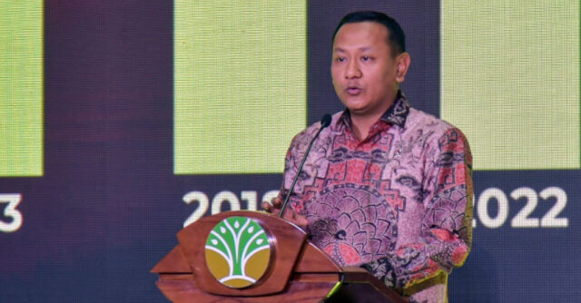 Rochmat Marzuki, wamen hut