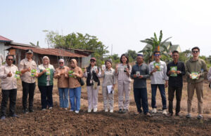 Huayue Salurkan Bantuan Sarana Pertanian untuk Petani di Tiga Desa Morowali