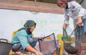 Kelompok Tani Binaan IMIP Olah Sampah Organik Jadi Bernilai