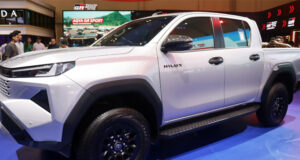 Kuasai 70% Pasar Kendaraan Tambang, Toyota Pamerkan Hilux Diesel dan BEV di GIIAS 2026