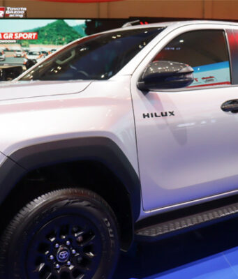 Kuasai 70% Pasar Kendaraan Tambang, Toyota Pamerkan Hilux Diesel dan BEV di GIIAS 2026