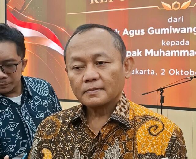 Menteri Perindustrian, M Sarmuji