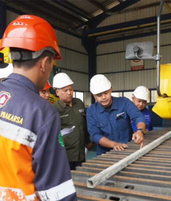UT Perkuat Kompetensi Guru Lewat Pelatihan Ekskavator