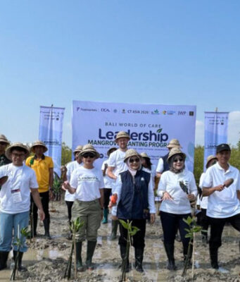 Dari Ruang Konferensi ke Pesisir: Menjaga Bakau, Menghitung Nilai Blue Carbon